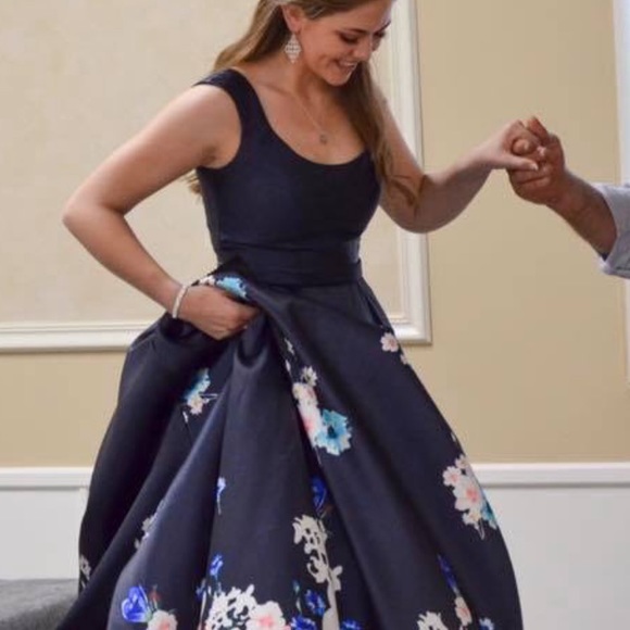 SOLD❤️ MacDuggal size 4 prom or pageant gown (with pockets!) - Picture 3 of 6